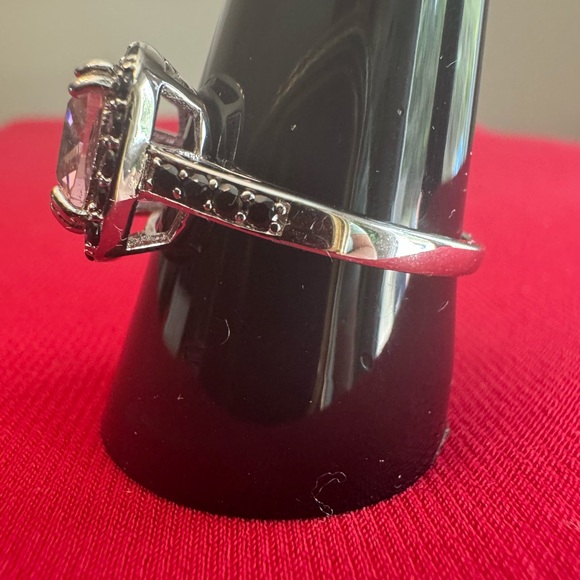 Gorgeous Sterling Silver Ring - Picture 3 of 6